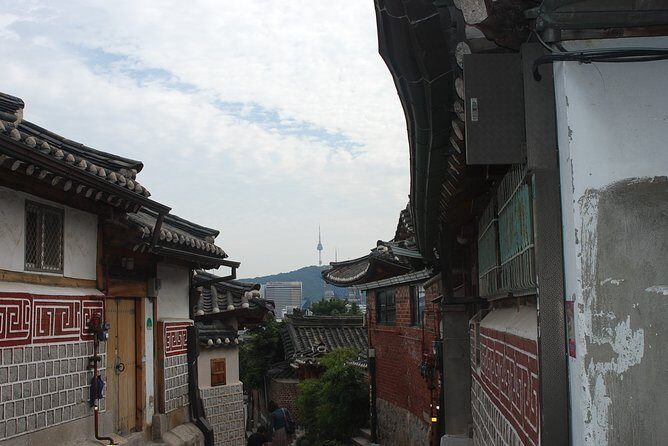 8 Hours Private tour with top attractions in Seoul - A quick look at the Blue House area