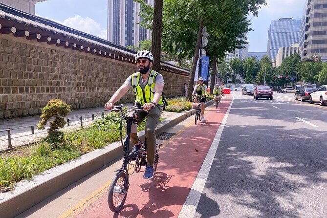 Afternoon E-bike tour and "Happy Hour" food and drinks - Meeting at Le Meiller Jongno Town: start smart, ride easier