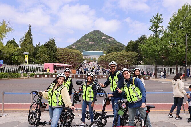 Afternoon E-bike tour and "Happy Hour" food and drinks - Daehanmun Gate and the palace edge