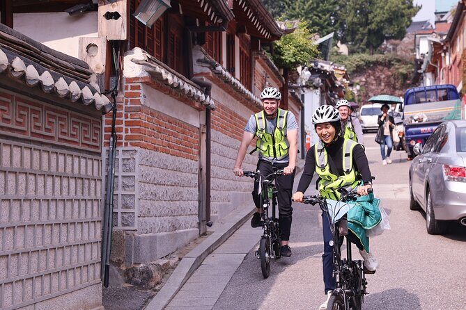 Afternoon E-bike tour and "Happy Hour" food and drinks - Getting a quick Seoul history fix at Cheonggyecheon
