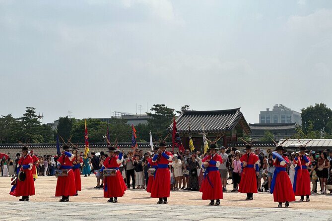 Best Things to Do - Half Day Seoul Trip (Seoul Palace & Temple) - Two Market Stops Plus a Ginseng Shopping Center: Where the Tour Can Feel Commercial