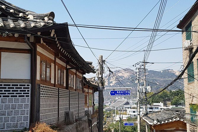 Best Walking Tour to Gyeongbok Palace Bukchon Hanok Village - How this 3-hour route helps you read Seoul fast