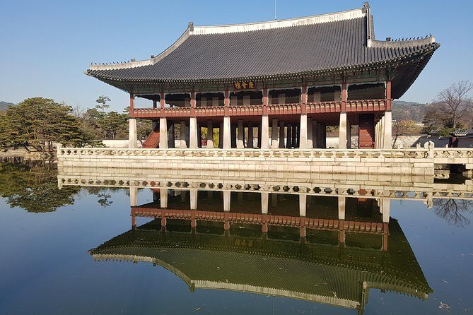 Best Walking Tour to Gyeongbok Palace Bukchon Hanok Village - Stop-by-stop: what to expect and what to watch for