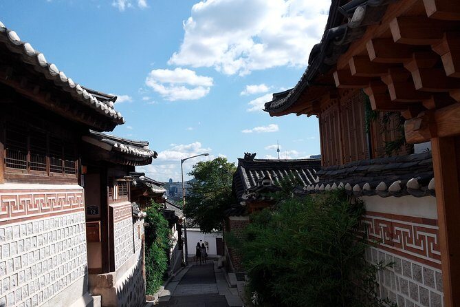 Best Walking Tour to Gyeongbok Palace Bukchon Hanok Village - Where you start, where you finish, and why that matters
