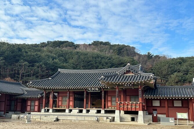 Beyond Seoul: Starfield Library, Hwaseong Fortress & Cave Quest - How the tour day runs: meeting points, transport, and pacing