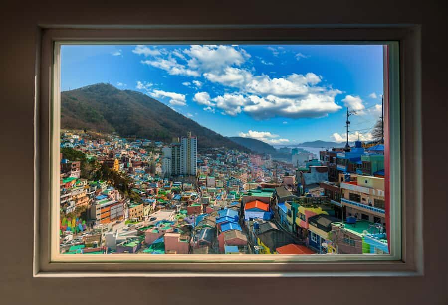 Busan: A Well-Rounded Small-Group Tour with Certified Guide - A pit stop with hanok-style calm: tea, brunch, and dessert time