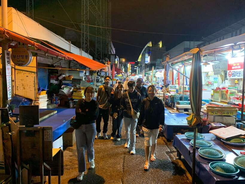 Busan: Food Market Tour. Smash Seafoods and Street foods - Practical logistics that affect your night