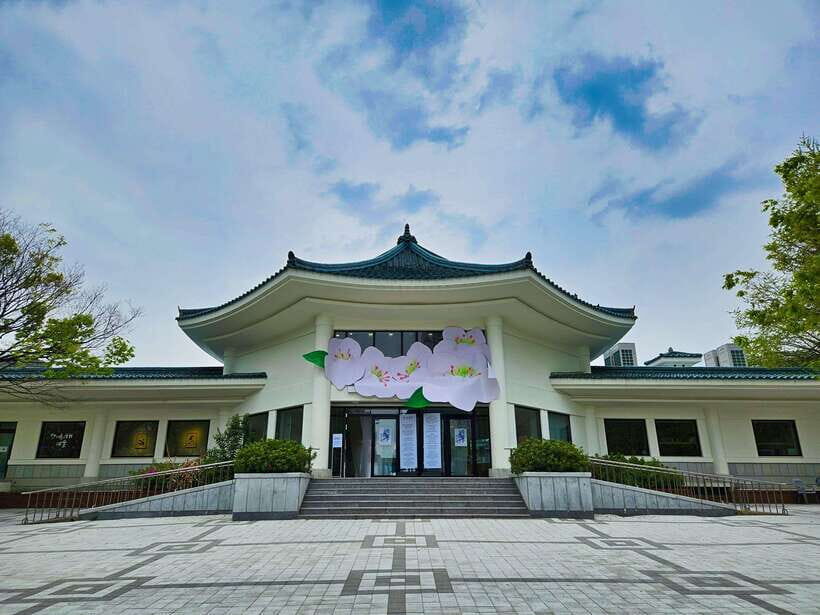 Busan: Haeundae 100-Minute Walking Tour - Dongbaek Island: Choi Chi-Won and the calm end to your walk