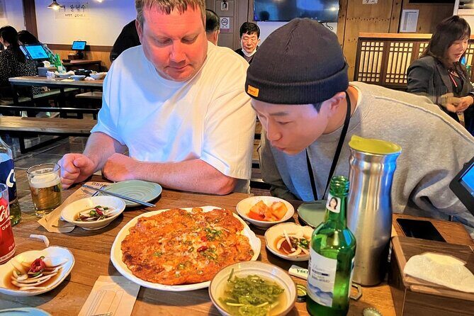 Busan Private Night Tour - City Lights & Food - Guides, pacing, and photo help: why this tour feels smoother