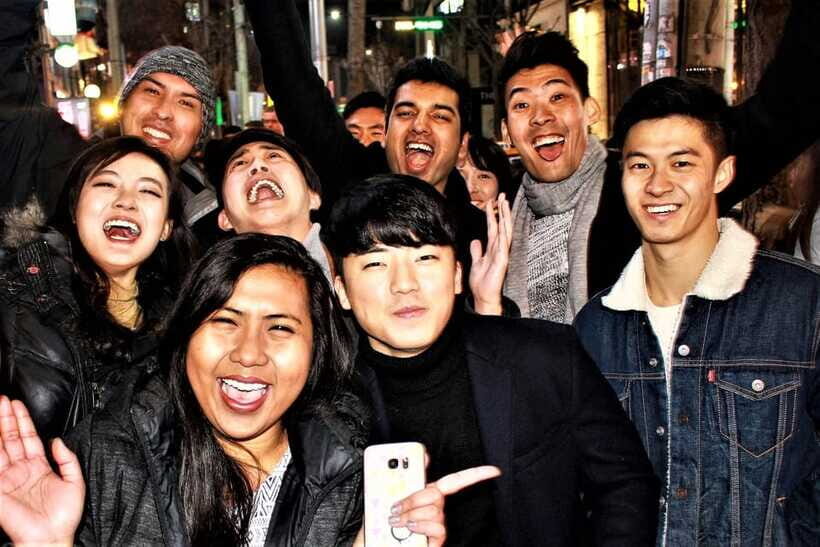 Busan: Pub Crawl with Friends - Shots, discounts, and managing the rest of the night