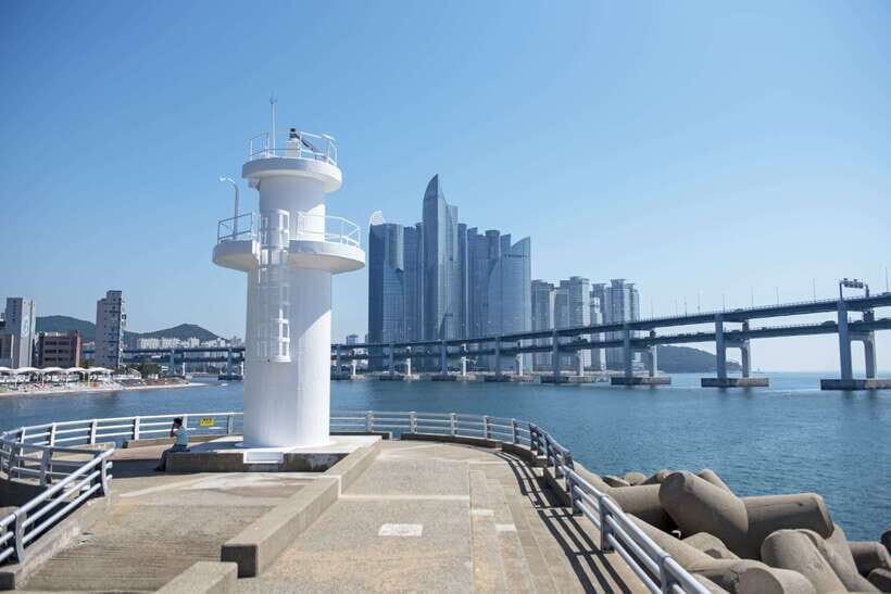 Busan's Best: Sea Temples, Yacht Tour & Sky Capsule Day Tour - Lunch break and the Gwanganli seafront feeling