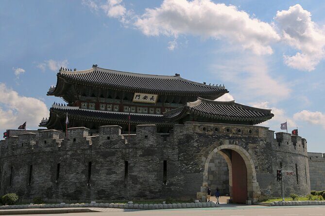 Day Trip to UNESCO: Suwon Fortress Adventure from Seoul - Guides Make the Difference: Clear English, Real Stories, Good Energy