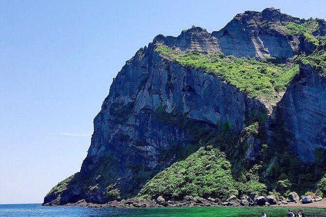 East Jeju Essentials – Seongsan Ilchulbong (UNESCO) & Haenyeo - Hamdeok Beach: Soft Sand and an Easy Breather
