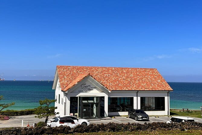 East of Jeju island Bus Tour from Seogwipo city, Jeju island - Your day is shaped by Jeju Fabio and the small-group pace