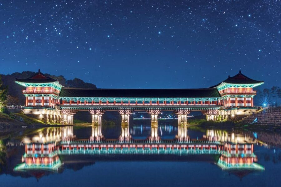 From Busan: Echoes of Silla Gyeongju Historical Day Tour - Donggung Palace and Wolji Pond at twilight: the moment the day turns