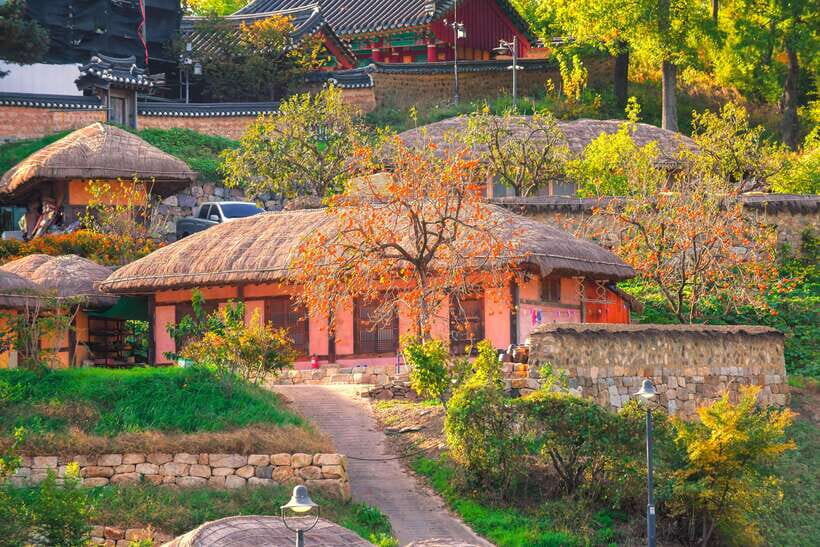 From Busan: Gyeongju UNESCO World Heritage Guided Day Tour - Bulguksa’s wooden beauty on stone terraces (start strong)