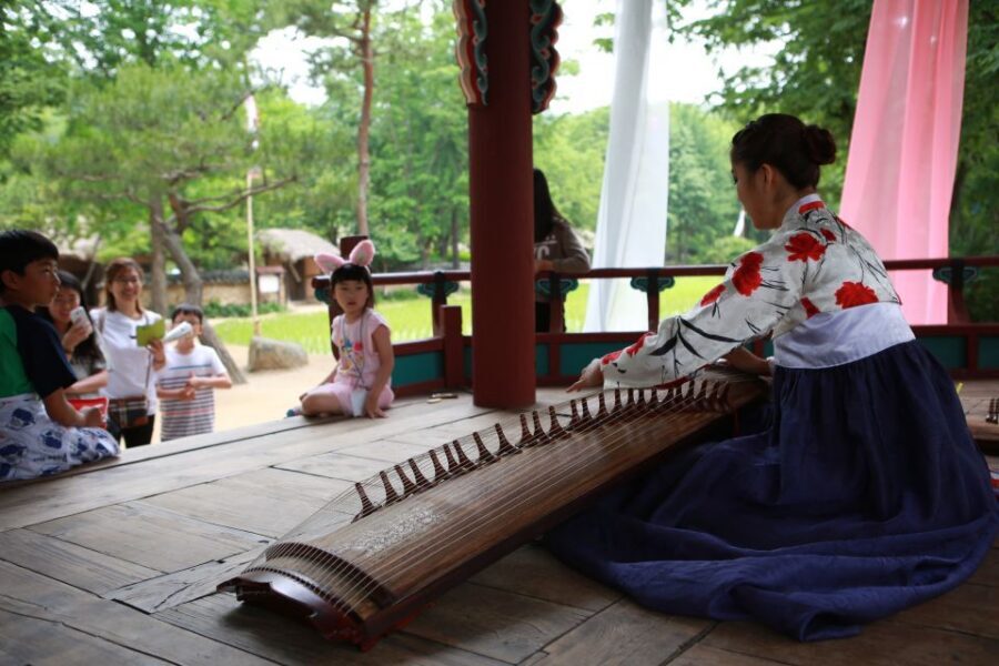 From Seoul: Suwon Hwaseong Fortress & Folk Village Tour - The “how it feels” section: pacing, walking, and when you’ll be tired