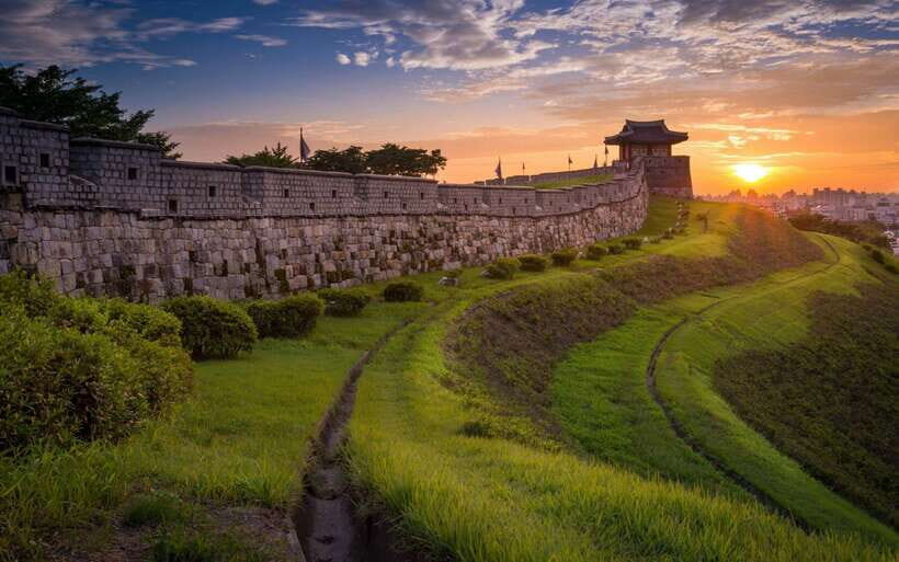 From Seoul: Suwon Hwaseong Fortress Night Tour - Why Suwon Hwaseong Fortress looks special after sundown
