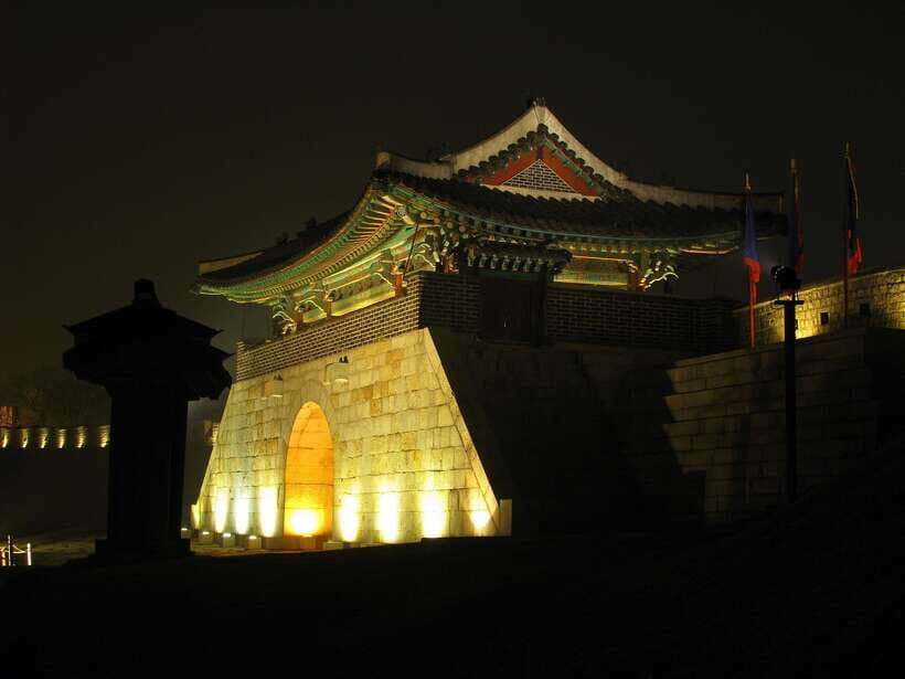 From Seoul: Suwon Hwaseong Fortress Night Tour - Haenggung-dong and Haengnidan-gil: hanoks, cafes, and drama references