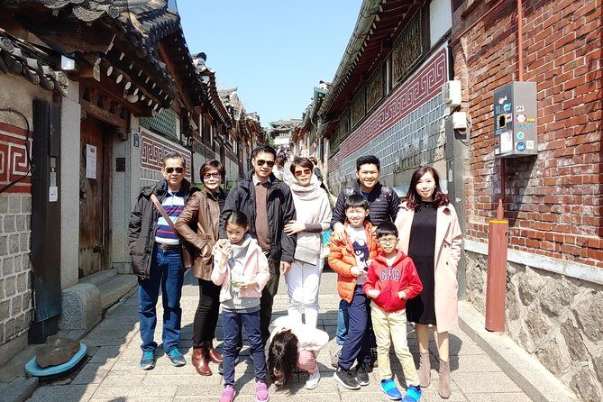 Full-day Customizable Private Seoul Highlight Tour - Myeongdong Shopping Street: Street Food and Shopping Without the Panic