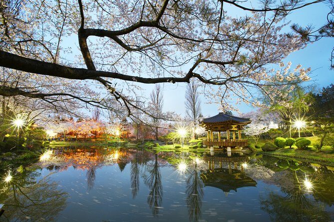 Full day Private Gyeongju UNESCO Heritage Tour : a glimpse into Silla - Seokguram Grotto: the statue ring inside the cave