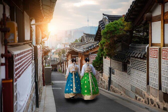 Full-Day Seoul Highlights Private Guided Tour - Entering Gyeongbokgung Palace and the Royal Guard changing ceremony