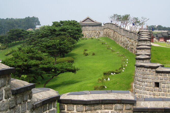 Full-day UNESCO Heritage Tour with Suwon Hwaseong from Seoul - Bukchon Hanok Village: Joseon-era streets with room to breathe