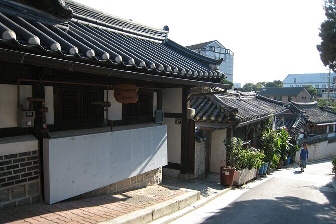 Full-day UNESCO Heritage Tour with Suwon Hwaseong from Seoul - Suwon Hwaseong Fortress: the wall walk that earns the whole trip