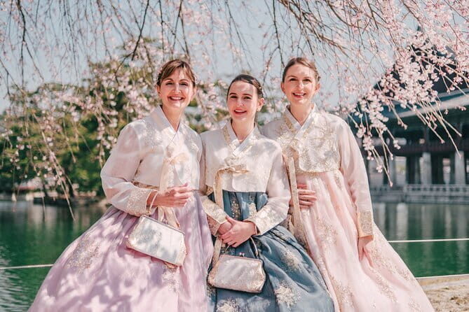 Hanbok Photoshoot and History Tour at Gyeongbokgung Palace - Why this Gyeongbokgung Hanbok tour feels like a K-drama set