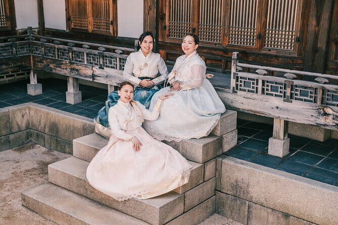Hanbok Photoshoot and History Tour at Gyeongbokgung Palace - Inside Gyeongbokgung Palace: the royal halls part (and why the guide matters)