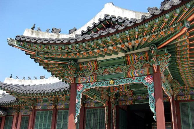 Hanbok Photoshoot and History Tour at Gyeongbokgung Palace - Group size, pacing, and what to expect from the photoshoot direction