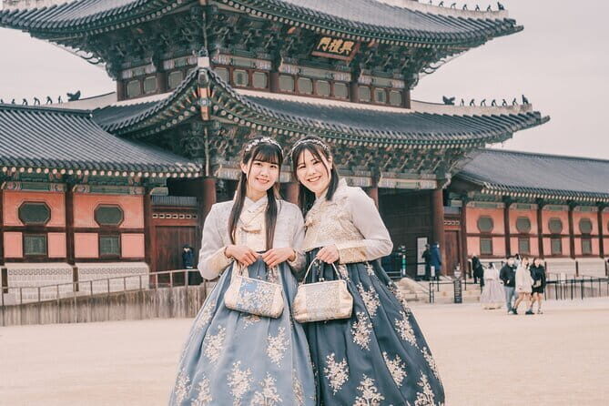 Hanbok Photoshoot and History Tour at Gyeongbokgung Palace - Gwanghwamun Gate photo stop: the fast, iconic warm-up