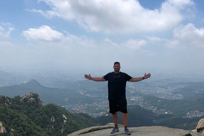 Hiking in Seoul : Bukhansan National Park - From Myeongdong to the granite gates of Bukhansan