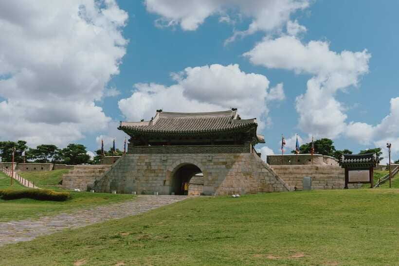 Hwaseong Fortress+Gwangmyeong Cave+Starfield Library Tour - Nammun Market (Paldalmun): 1000 years of food and everyday shopping