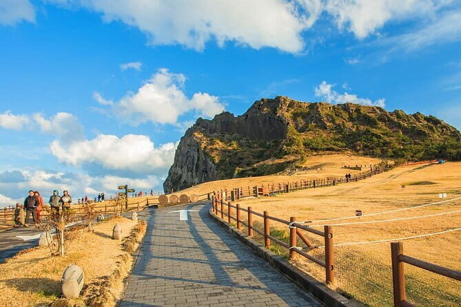 Jeju Eastern Cultural Exploration Day Tour - Getting to the Start: 8:30am Departure and a Steady Pace