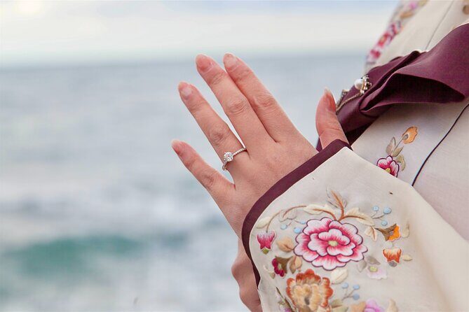 [Jeju] Hanbok Private guide tour & photo session in beautiful Yongduam rock, - Timing, Weather, and the Realistic Comfort Level