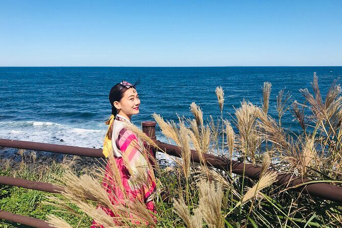 [Jeju] Hanbok Private guide tour & photo session in beautiful Yongduam rock, - Yongduam Rock: Dragon-Head Photos with Daniel’s Direction