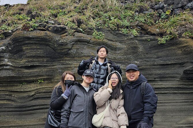 Jeju island Jumbo taxi Private Tour with Mr.Hong west of jeju - Hallim Park: caves, seasonal flowers, and big choice energy