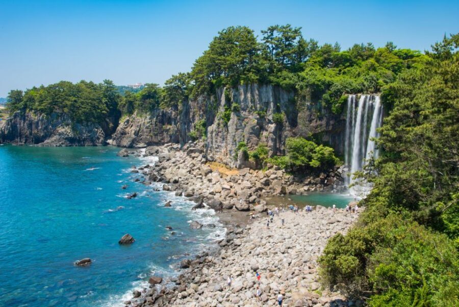 Jeju Island: Private Car Charter Tour - Southern route day: waterfalls, temples, markets, basalt columns, and on-the-water options