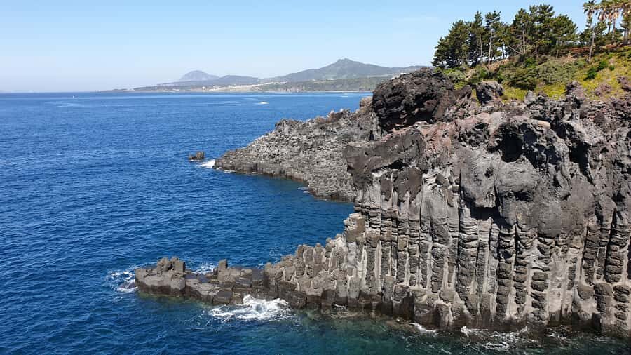 Jeju: Mt. Hallasan Hike and UNESCO Sites Day Tour - Jusangjeolli Cliff: Volcanic Geometry Over the Sea