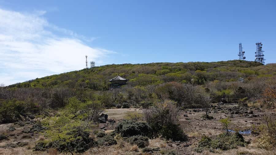 Jeju: Mt. Hallasan Hike and UNESCO Sites Day Tour - Small-Group Guides and English-Only Focus: Why It Feels VIP