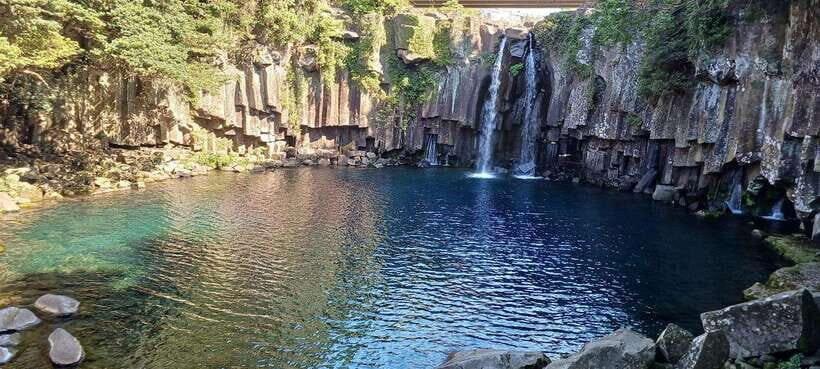 Jeju: Private Tour with an English Guide and a Vehicle - Seogwipo favorites: Oedolgae Rock, Olle Market, and Cheonjeyeon
