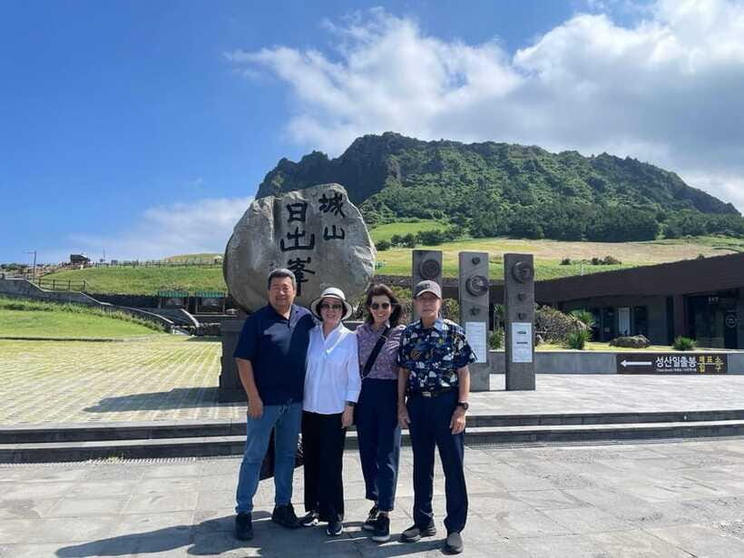 Jeju: Western and Southern Sightseeing Day Tour - Jusangjeollidae lava cliffs: nature’s geometry at the pillar rock zone