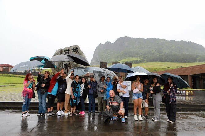 Jeju WEST&SOUTH One Day Tour with MT.halla & Aewol - Daepo Haean Jusangjeolli cliffs: 20 to 30 meter coastal power