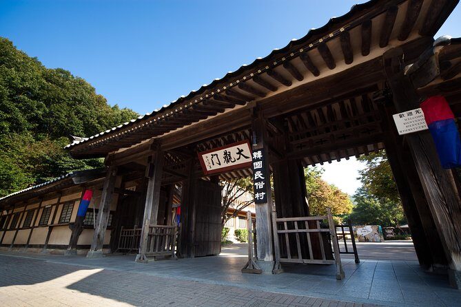 Korean Folk Village and Suwon Hwaseong Fortress Day Tour(EG Tour) - Guides and group size: Why the right host changes the whole day