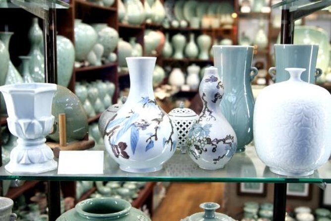 Korean Palace and Market Tour in Seoul Including Insadong and Gyeongbokgung Palace - Insadong Antique Alley: where souvenirs meet Korean crafts