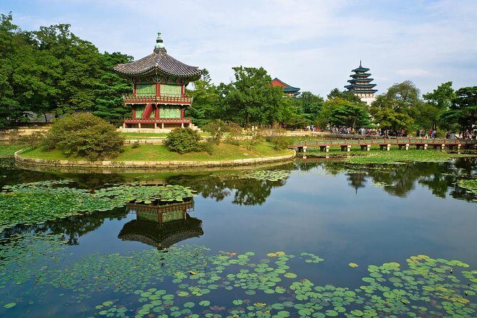 Korean Palace and Temple Tour in Seoul: Gyeongbokgung Palace and Jogyesa Temple - The Ginseng Center Stop: Interesting Topic, Salesmanship Risk