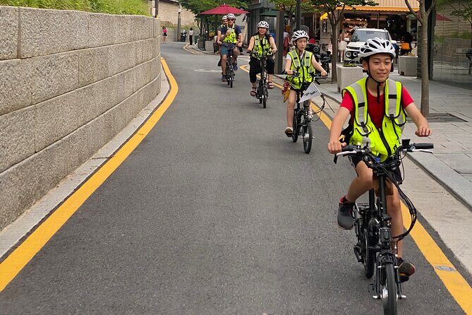 Market Food Tour & Evening E-bike Ride in Seoul - Why this Seoul evening e-bike-food loop works so well