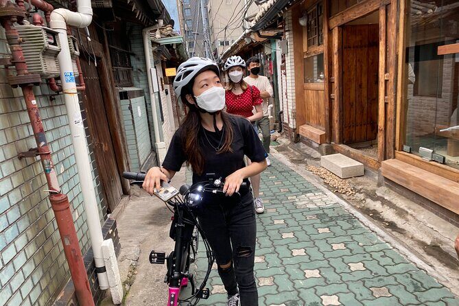Market Food Tour & Evening E-bike Ride in Seoul - Changdeokgung to Gwanghwamun: seeing how old and new Seoul line up