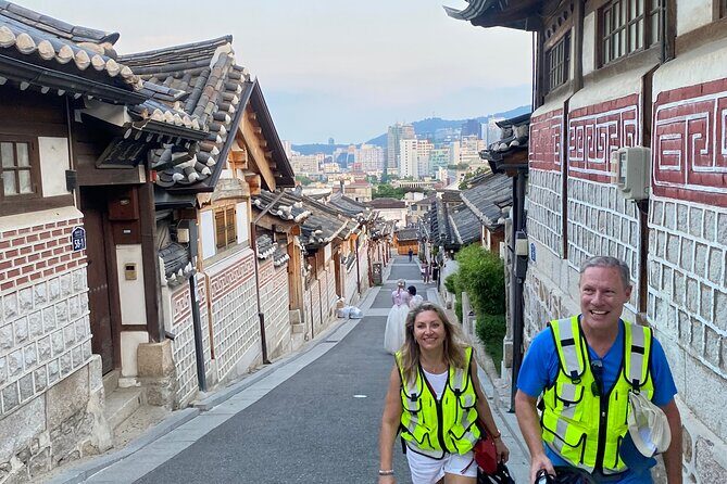 Market Food Tour & Evening E-bike Ride in Seoul - Ikseon-dong and the Sewoon Arcade: a stylish break from the palaces